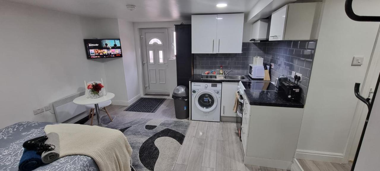 Ferienwohnung Charming, Cosy Hideaway With Free Wifi, Parking Leeds  Exterior foto