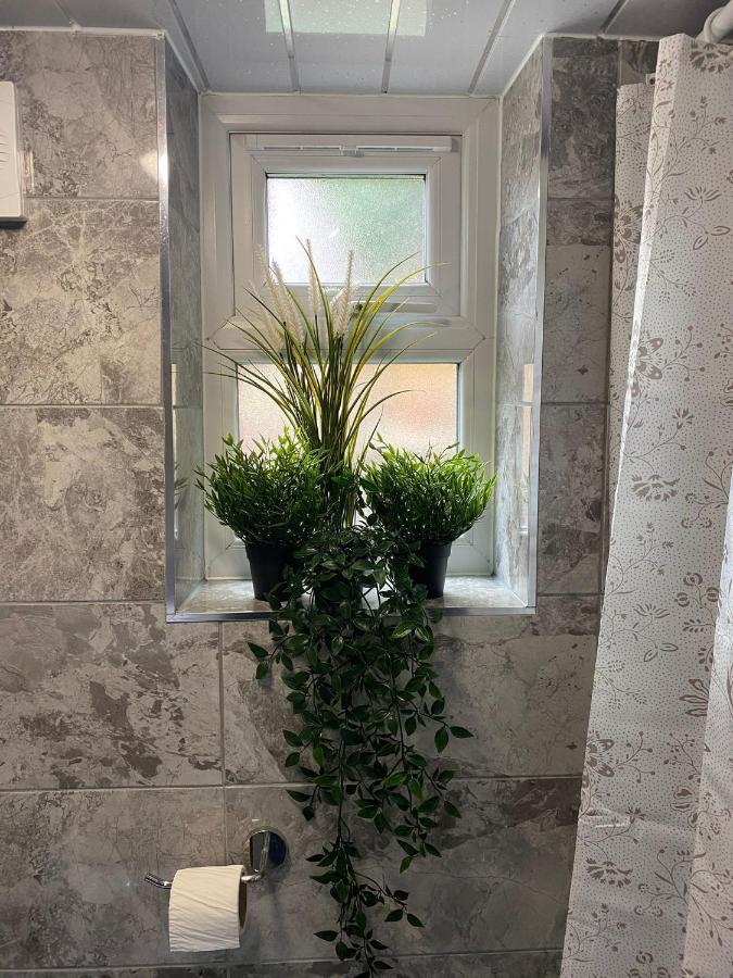 Ferienwohnung Charming, Cosy Hideaway With Free Wifi, Parking Leeds  Exterior foto